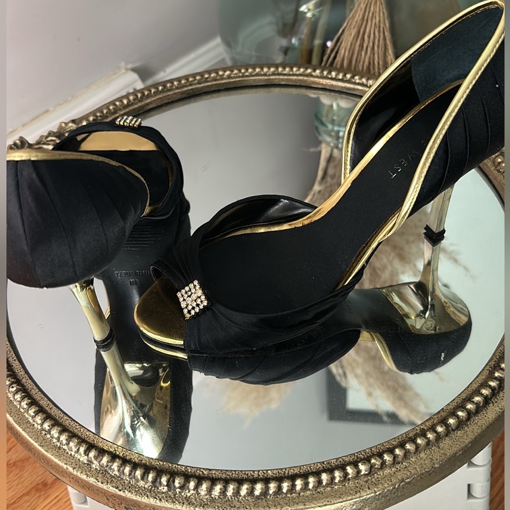 Nine West-Elegant Black and Gold Women's Heels